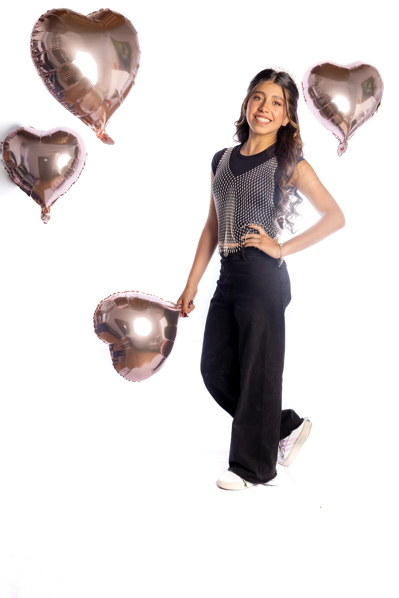 Retrato de sesión con globos en forma de corazón